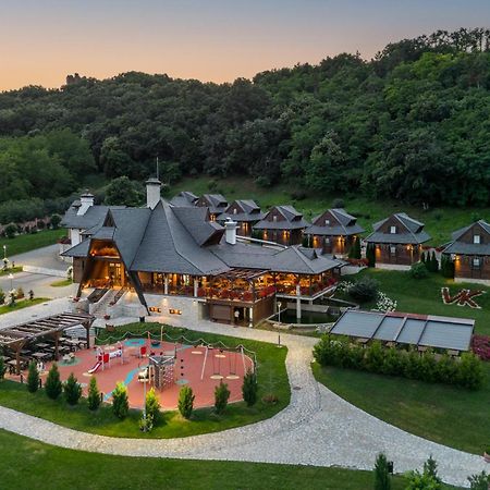 Hotel Etno Naselje Vrdnicka Kula Vrdnik Esterno foto