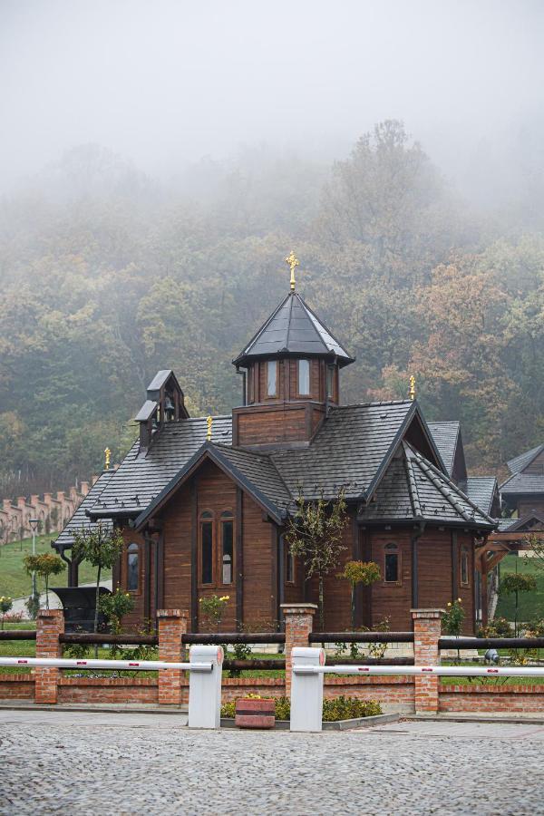 Hotel Etno Naselje Vrdnicka Kula Vrdnik Esterno foto