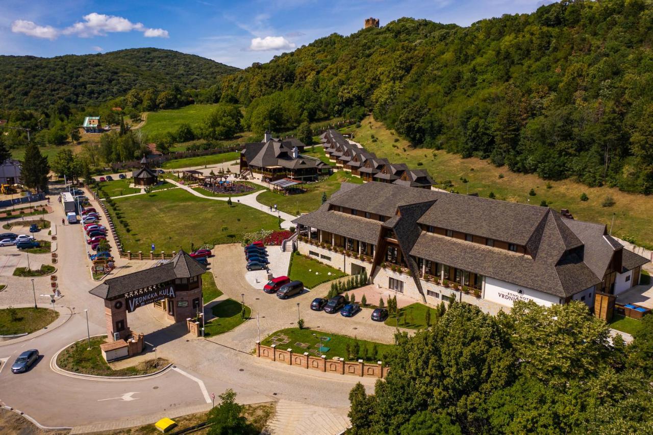 Hotel Etno Naselje Vrdnicka Kula Vrdnik Esterno foto