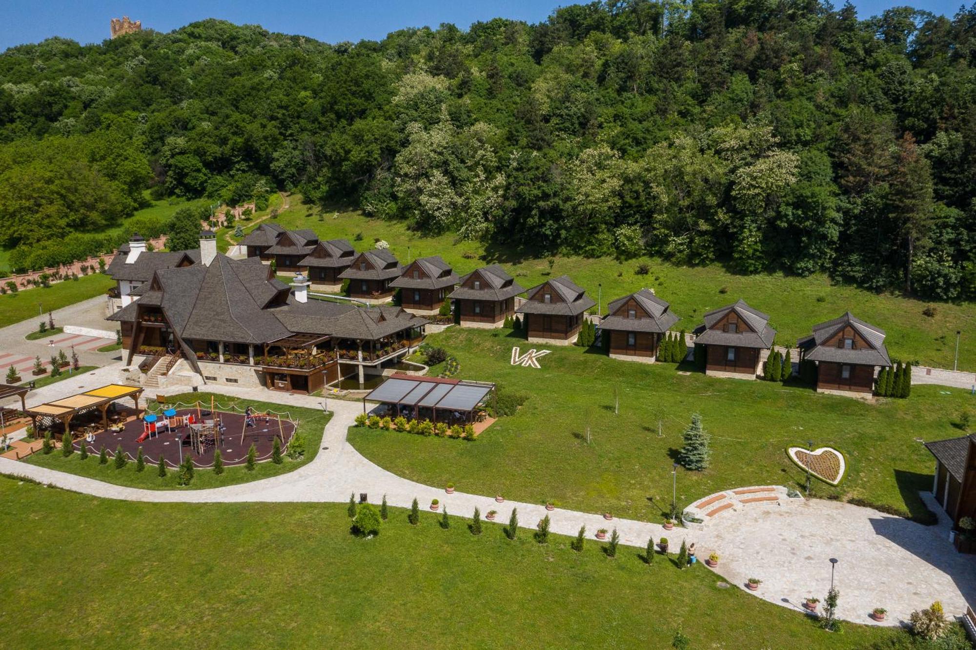 Hotel Etno Naselje Vrdnicka Kula Vrdnik Esterno foto