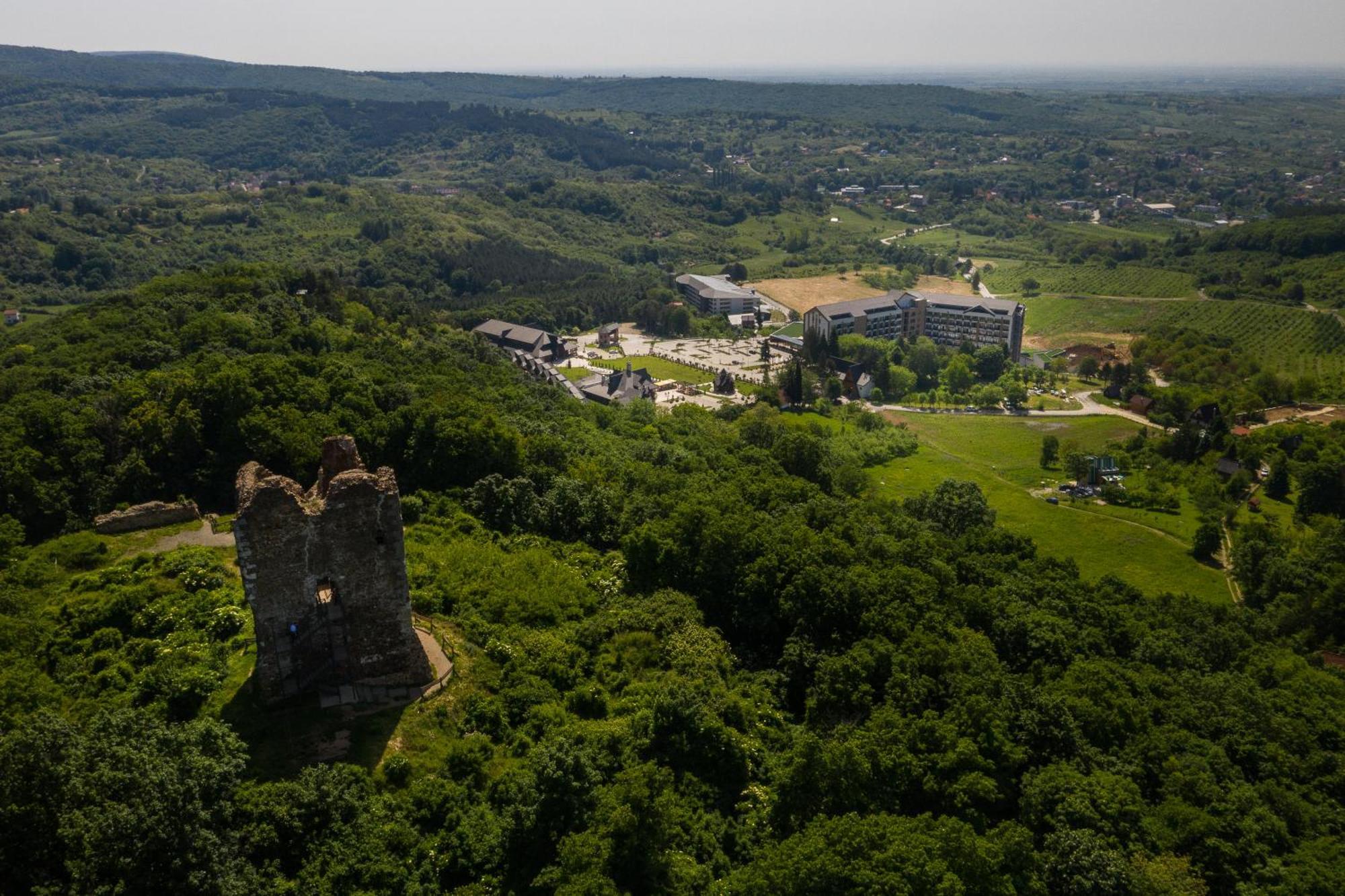 Hotel Etno Naselje Vrdnicka Kula Vrdnik Esterno foto